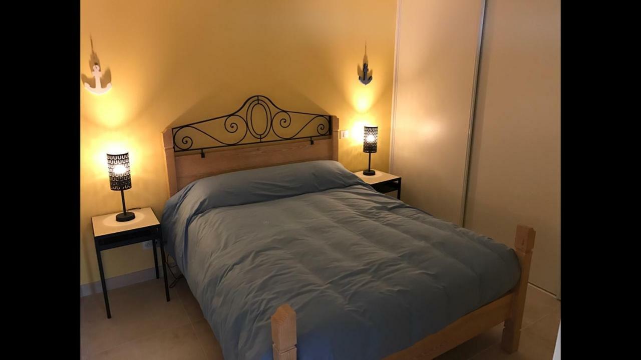 Appartement En Bord De Mer Сент-Мари-де-ла-Мер Экстерьер фото