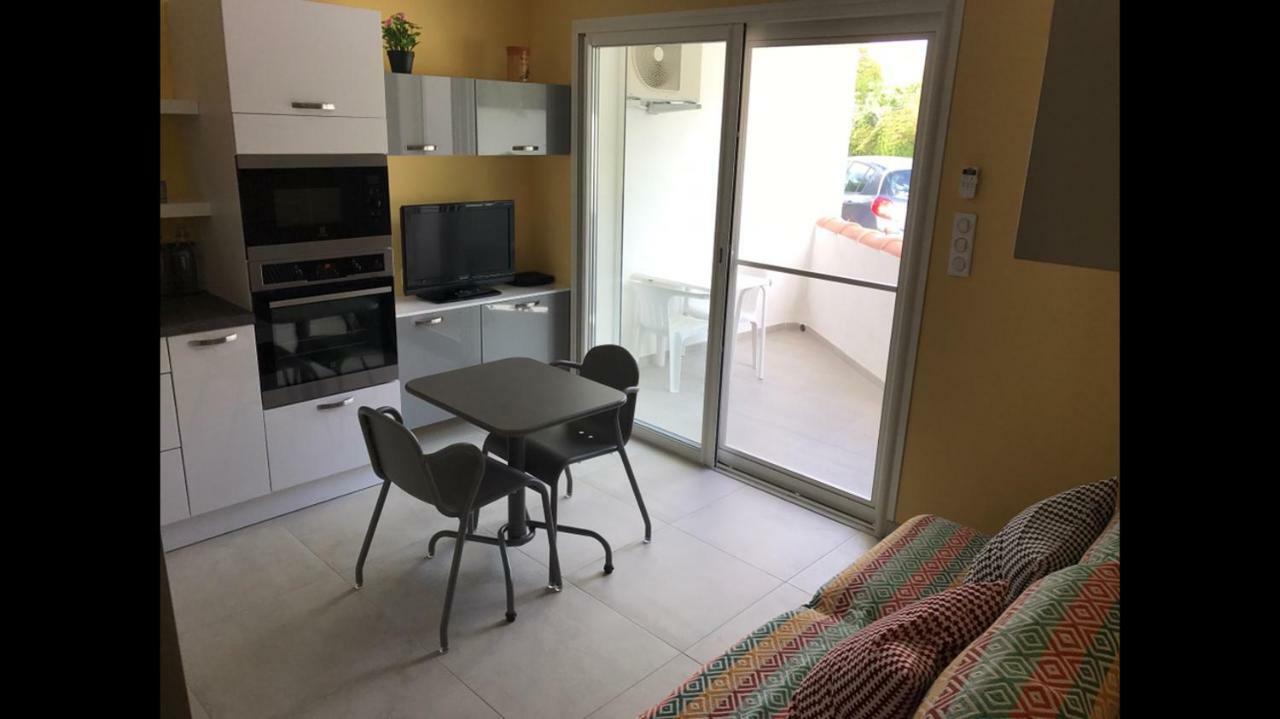Appartement En Bord De Mer Сент-Мари-де-ла-Мер Экстерьер фото