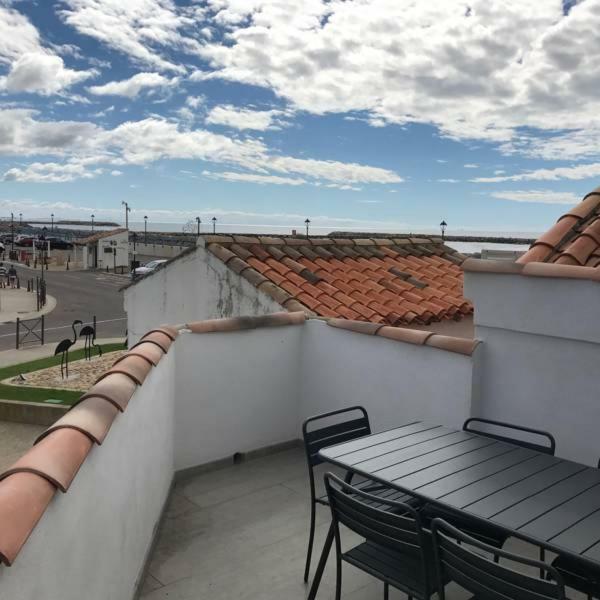 Appartement En Bord De Mer Сент-Мари-де-ла-Мер Экстерьер фото